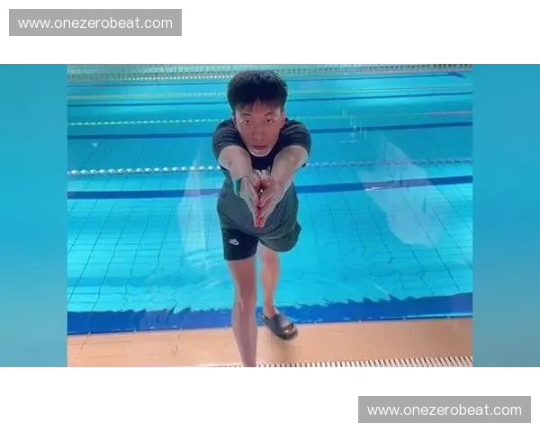 蛙泳技巧全面解析：从基础动作到高级训练的全面提升方法